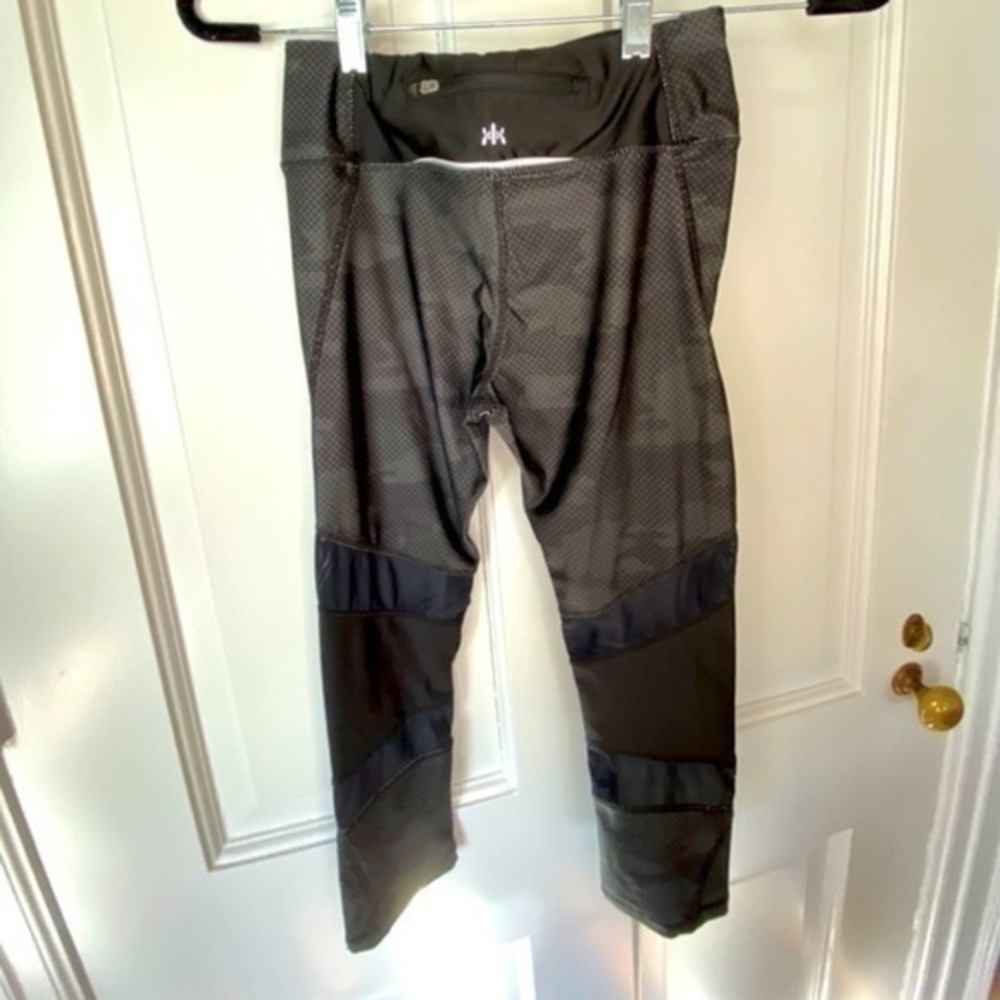 Adore Me Black and Green‎ Capri Leggings Size XS